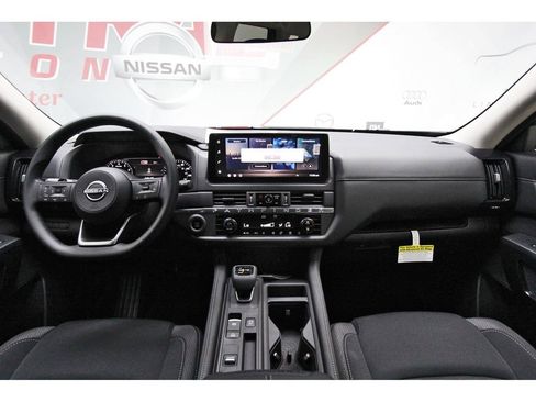 New 2026 Nissan Pathfinder S image 7