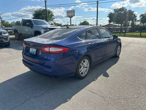Used 2015 Ford Fusion SE FWD image 3