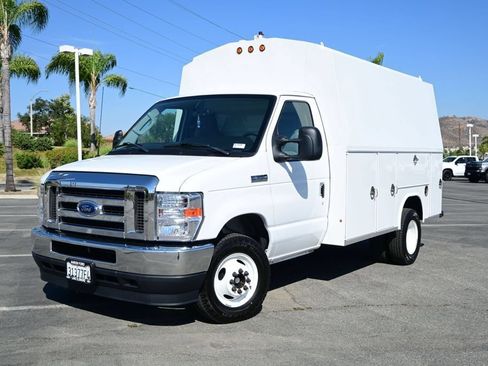 Used 2023 Ford E-350 and Econoline 350 Super Duty w/ Power Windows & Locks Group RWD image 3