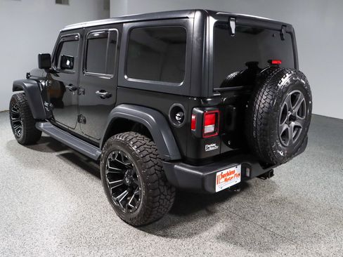 Used 2018 Jeep Wrangler Unlimited Sport S AWD/4WD image 9