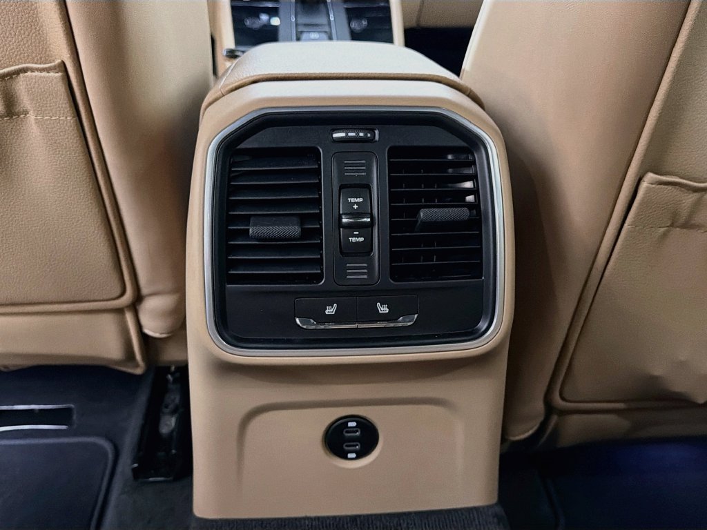 Certified 2023 Porsche Macan AWD/4WD image 27