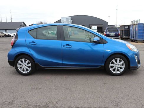 Used 2017 Toyota Prius C Two image 4
