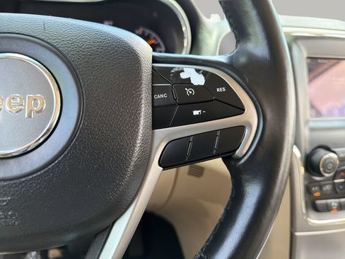 Used 2020 Jeep Grand Cherokee Laredo RWD image 26