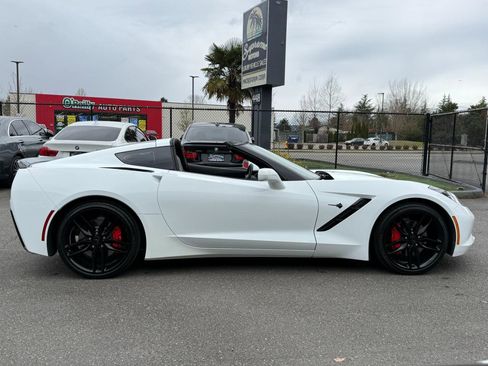 Used 2019 Chevrolet Corvette Stingray Coupe w/ Carbon Flash Badge Package RWD image 30
