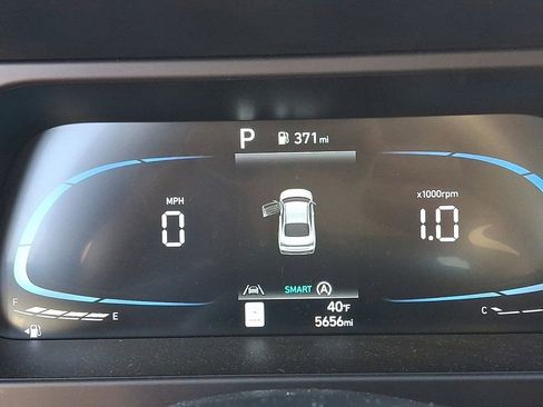 Used 2025 Hyundai Elantra SE image 20