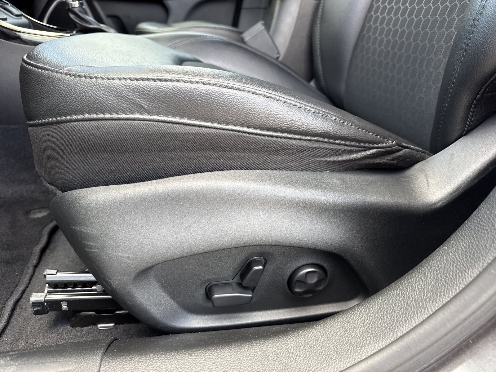Used 2019 Jeep Compass Latitude FWD image 17