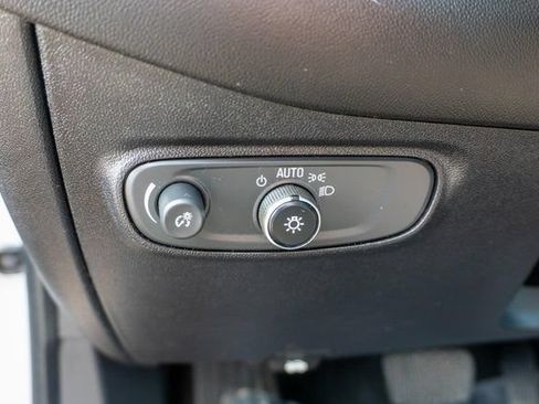 Used 2019 Chevrolet Equinox LT w/ Sun & Navigation Package AWD/4WD image 20