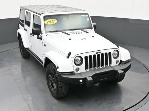 Used 2017 Jeep Wrangler Unlimited Sahara image 39