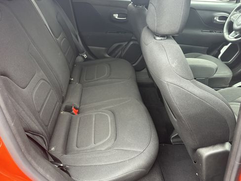 Used 2019 Jeep Renegade Latitude image 17