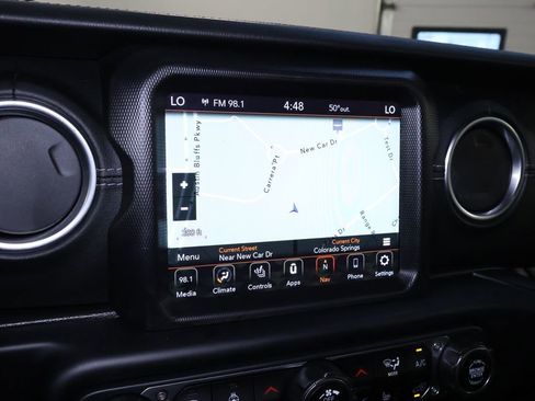 Used 2020 Jeep Gladiator Overland AWD/4WD image 28