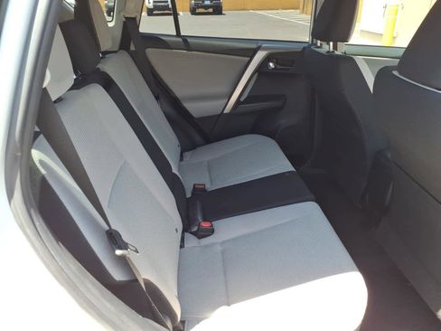 Used 2018 Toyota RAV4 XLE AWD/4WD image 19