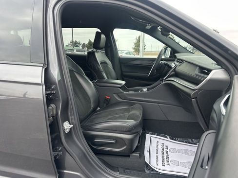 Used 2024 Jeep Grand Cherokee L Laredo image 27