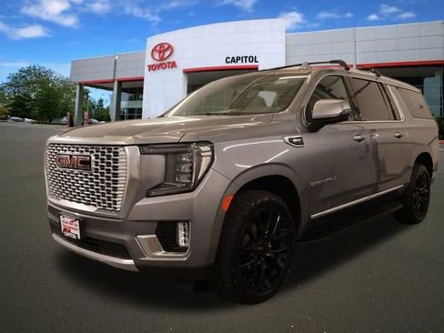 Used 2022 GMC Yukon XL Denali AWD/4WD image 5