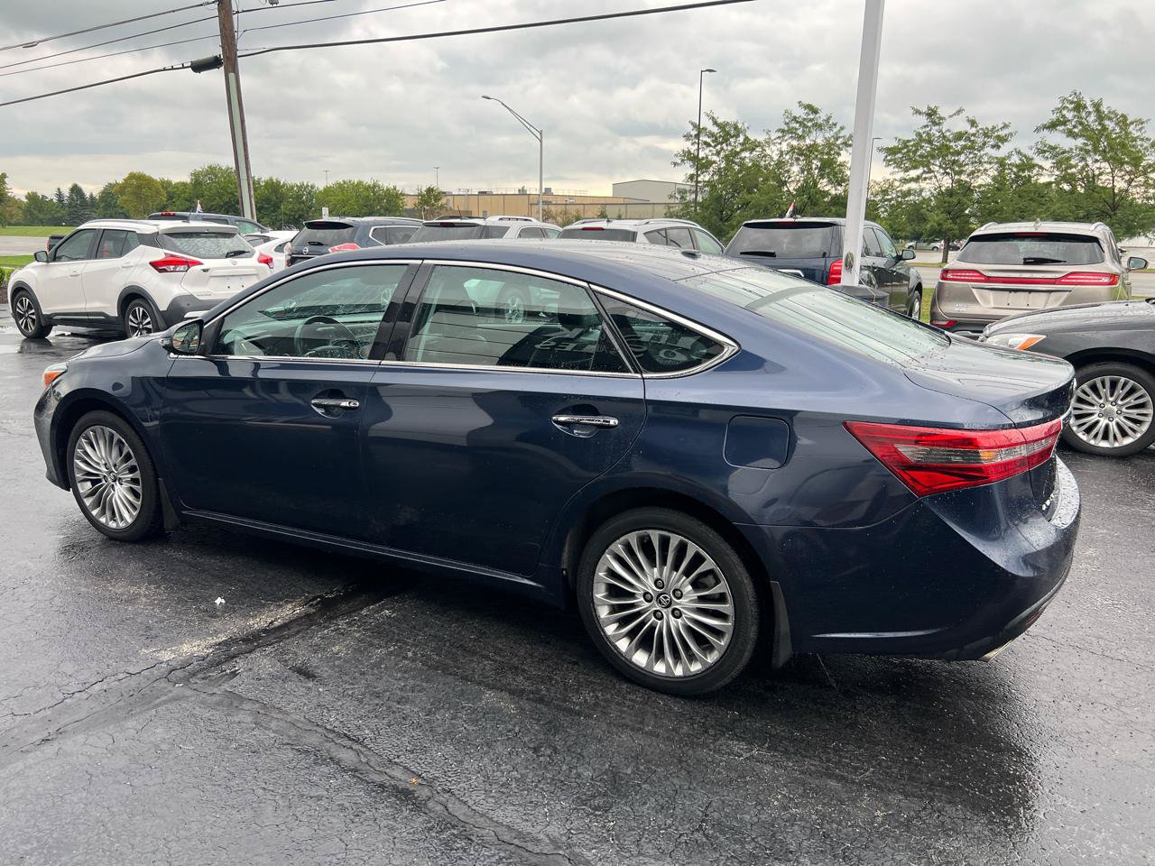 Used 2016 Toyota Avalon Limited FWD image 5