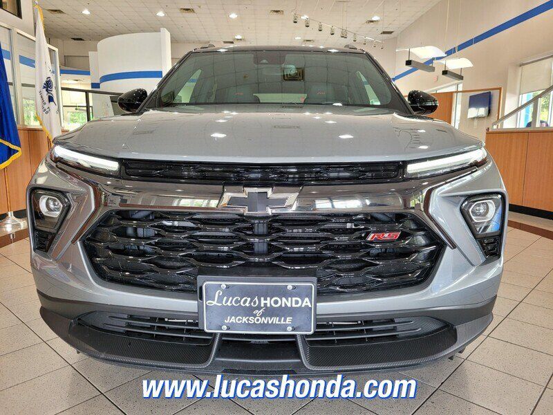 Used 2025 Chevrolet TrailBlazer RS w/ Convenience Package FWD image 2