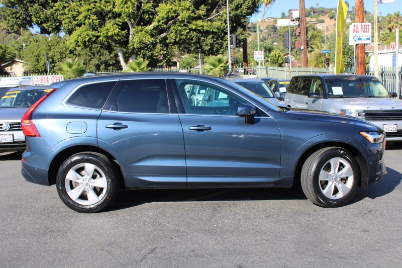 Used 2022 Volvo XC60 B5 Momentum FWD image 7