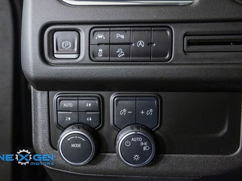 Used 2023 Chevrolet Suburban Premier AWD/4WD image 13