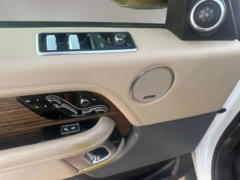 Used 2019 Land Rover Range Rover HSE image 19