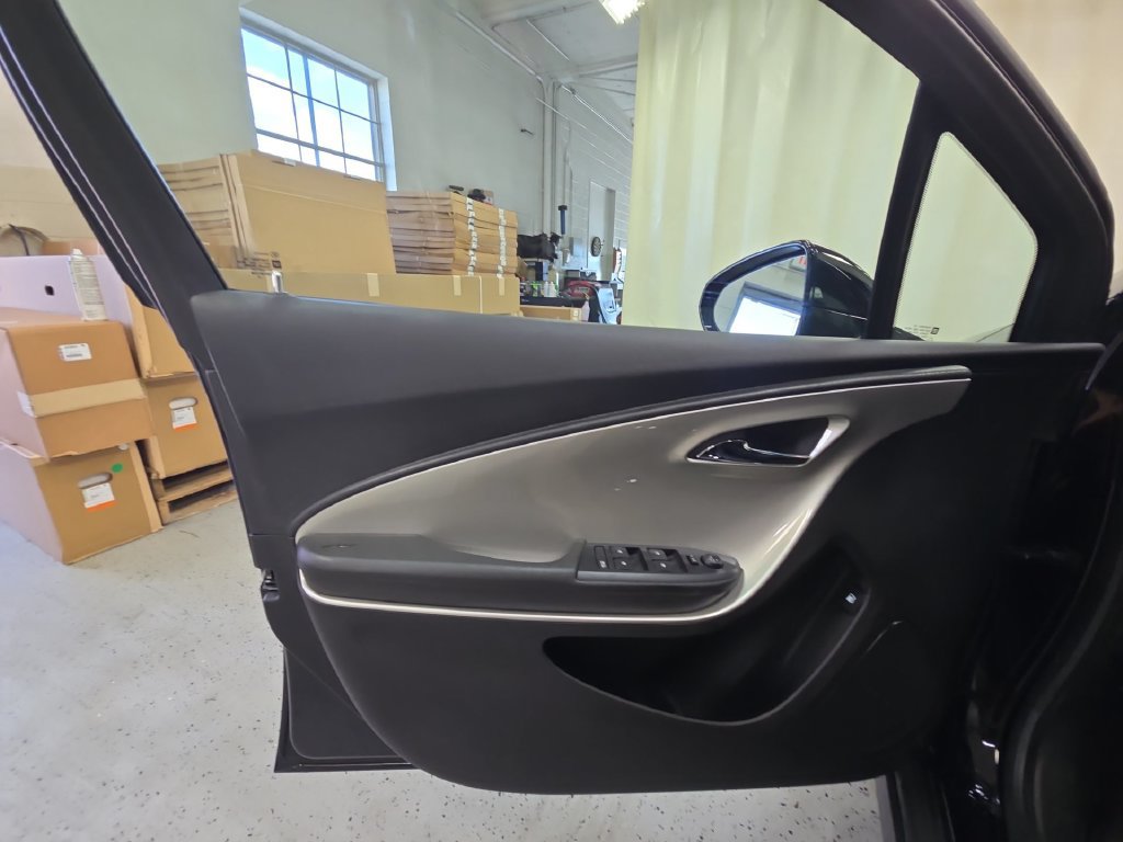 Used 2014 Chevrolet Volt FWD image 30
