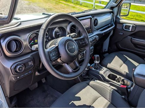 Used 2023 Jeep Wrangler Unlimited w/ Cold Weather Group AWD/4WD image 17