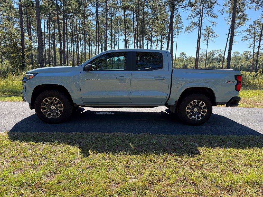 New 2025 Chevrolet Colorado Z71 w/ Technology Package AWD/4WD image 2