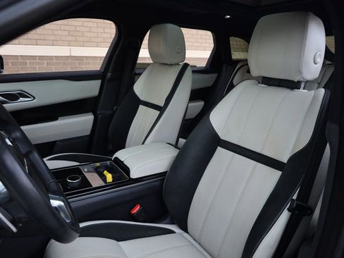 Used 2019 Land Rover Range Rover Velar R-Dynamic SE image 17