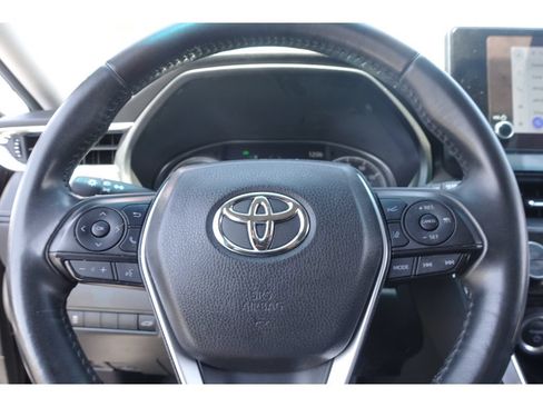 Used 2024 Toyota Venza LE AWD/4WD image 14