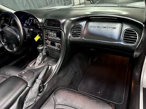 Used 2001 Chevrolet Corvette Convertible w/ Preferred Equipment Group2 image 21