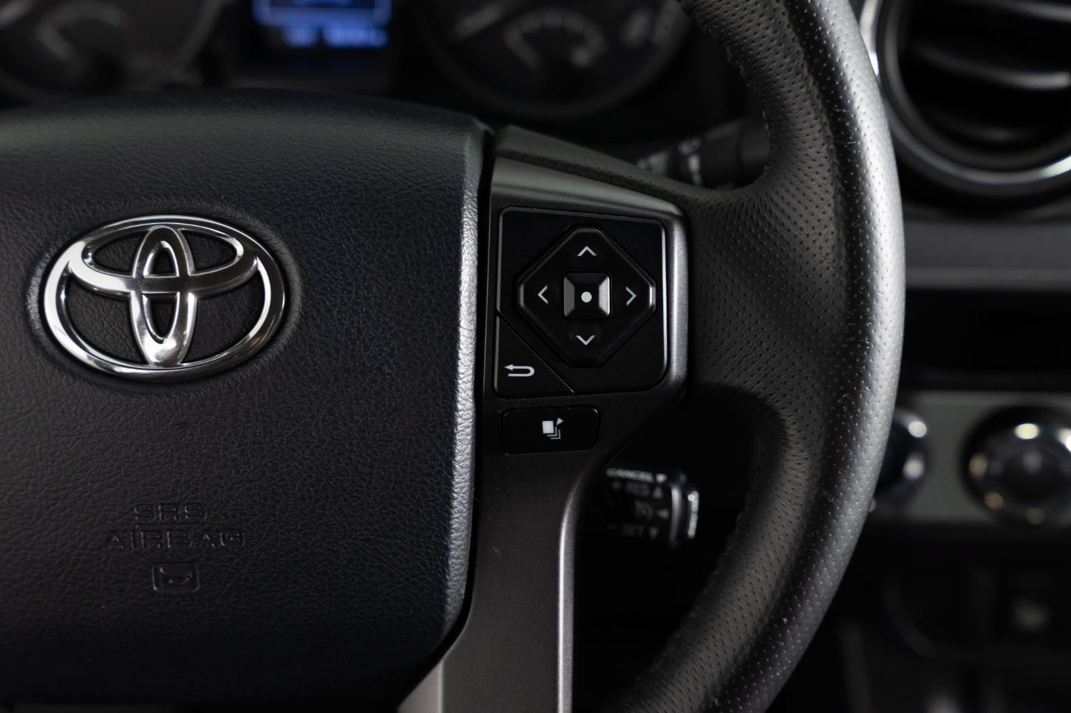 Used 2017 Toyota Tacoma TRD Off-Road w/ Premium & Technology Package AWD/4WD image 30