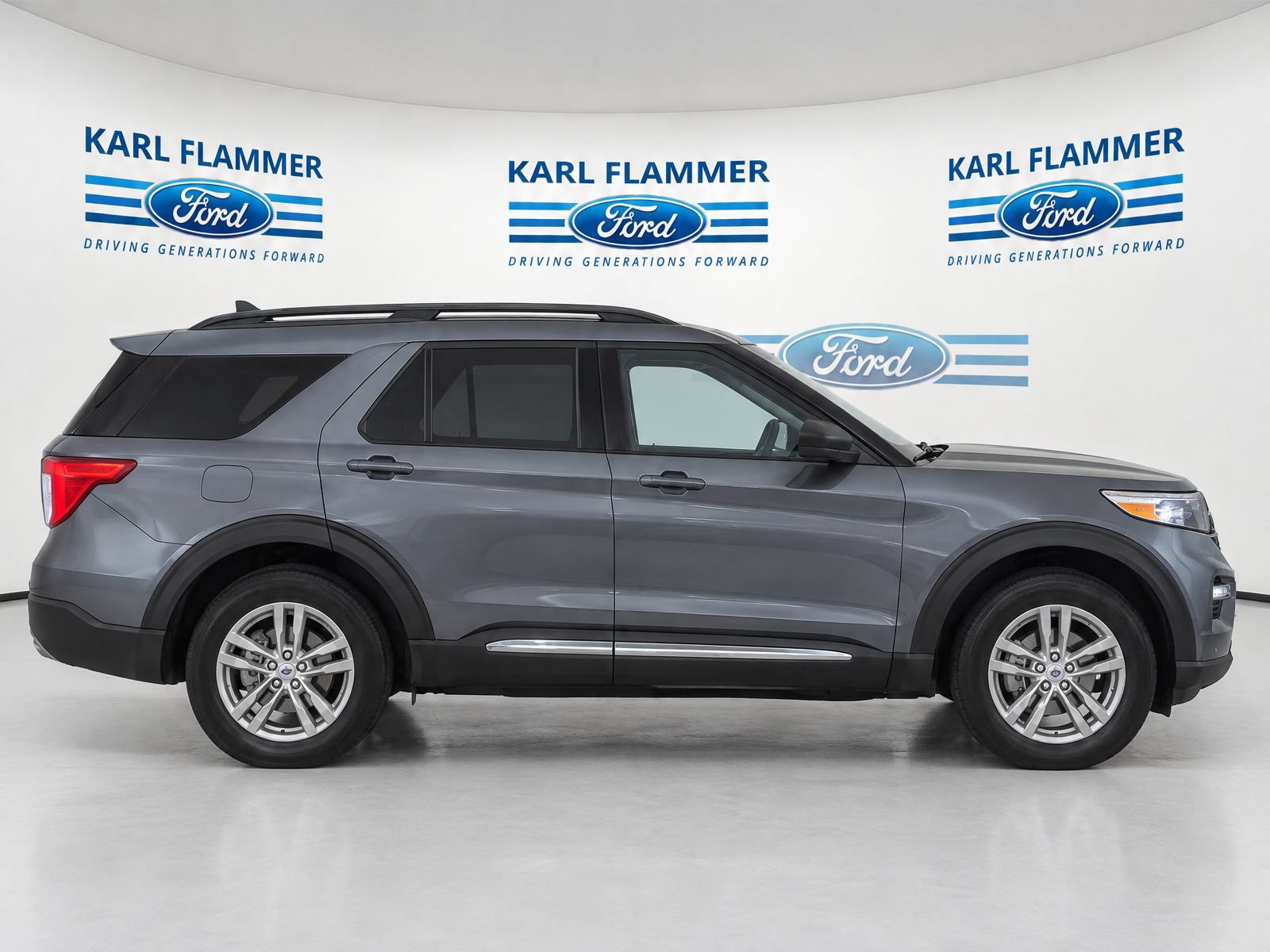 Used 2023 Ford Explorer XLT w/ Equipment Group 202A AWD/4WD image 2
