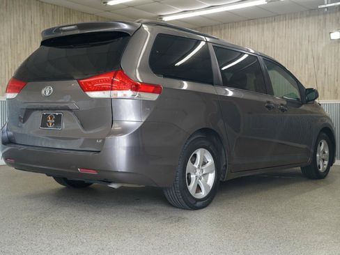 Used 2011 Toyota Sienna LE FWD image 10