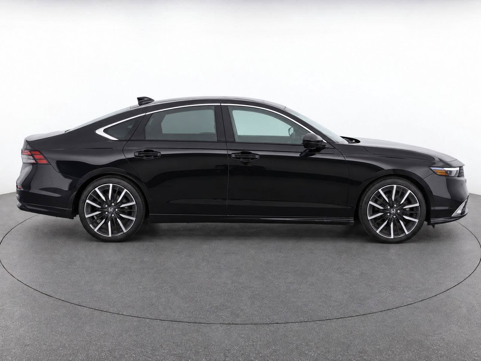 Used 2025 Honda Accord Touring image 8