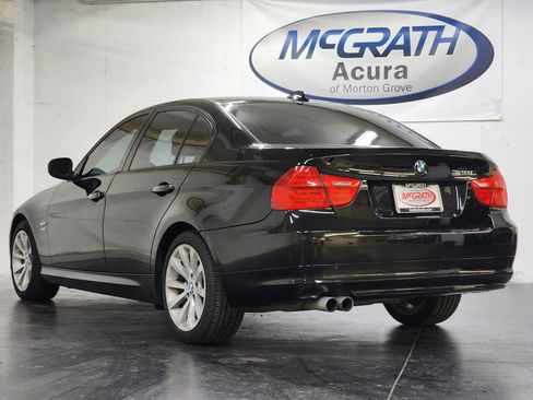 Used 2011 BMW 328i xDrive Sedan AWD/4WD image 9