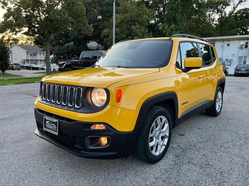 Used 2015 Jeep Renegade Latitude FWD image 3