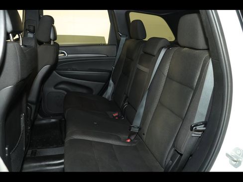 Used 2021 Jeep Grand Cherokee Laredo image 27