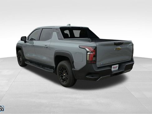 Used 2026 Chevrolet Silverado EV LT AWD/4WD image 5