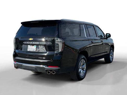 Used 2025 Chevrolet Suburban Premier AWD/4WD image 5