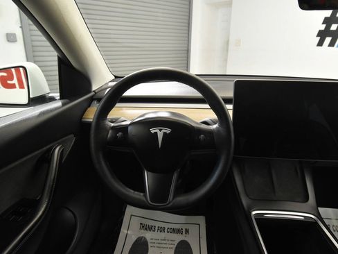 Used 2022 Tesla Model Y Long Range AWD/4WD image 21