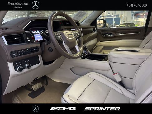 Used 2021 GMC Yukon XL Denali w/ Denali Premium Package image 11