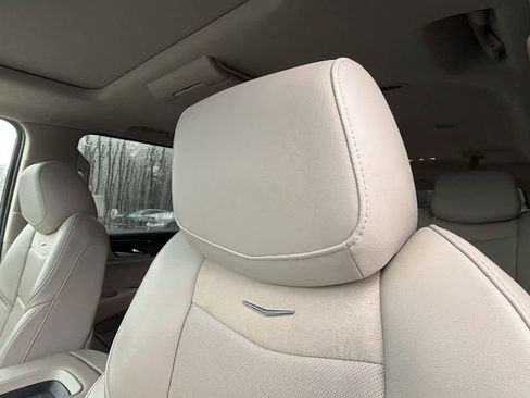 Used 2019 Cadillac Escalade ESV Premium Luxury image 11