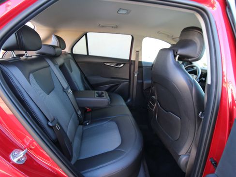 Used 2023 Kia Niro EX image 23