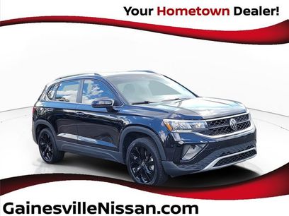 Used 2023 Volkswagen Taos SE w/ Panoramic Sunroof Package
