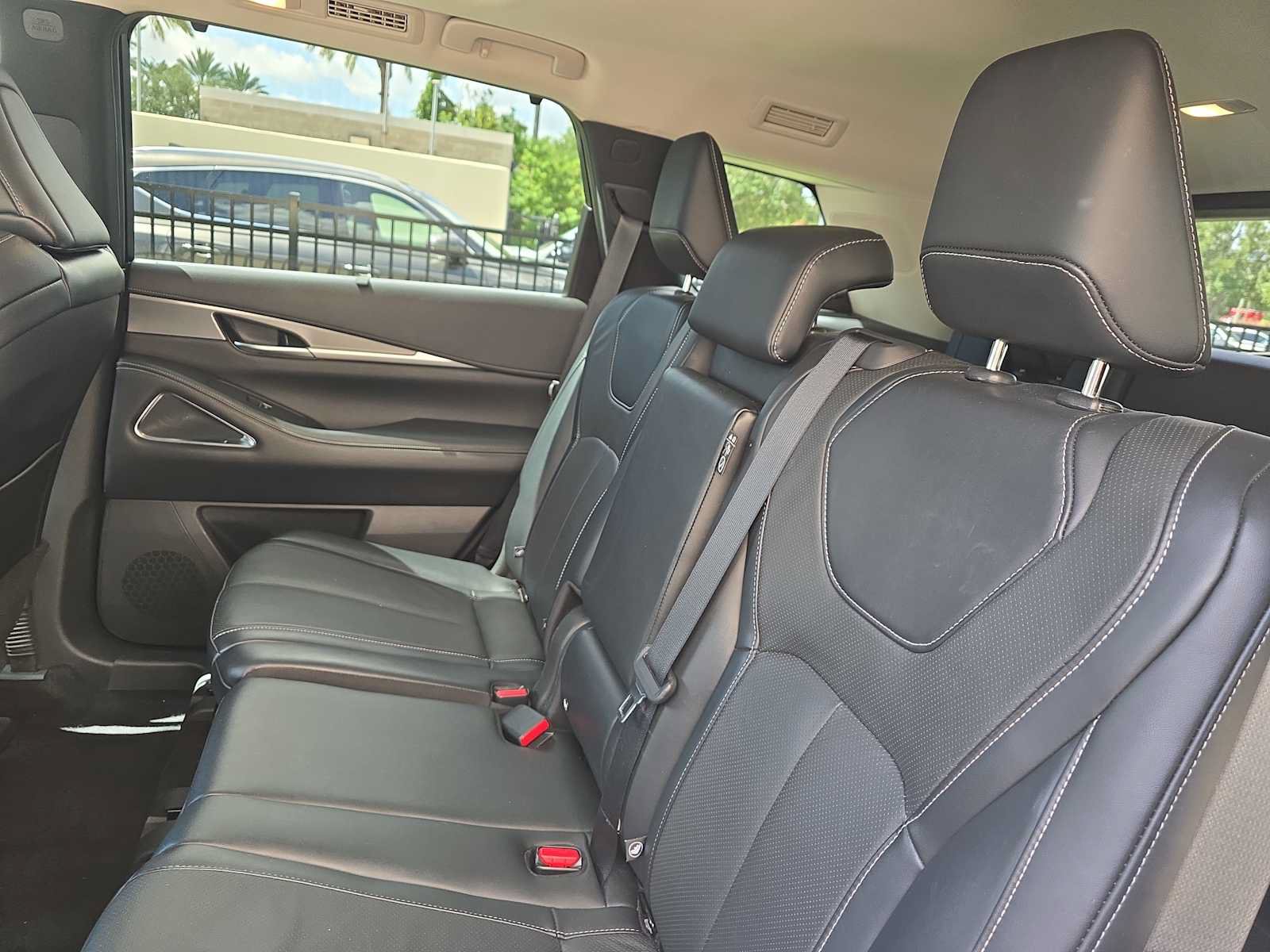 Used 2023 INFINITI QX60 Luxe w/ Performance Audio Package FWD image 11