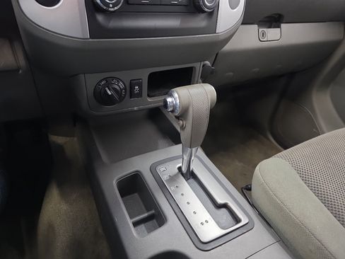 Used 2014 Nissan Frontier SV image 47