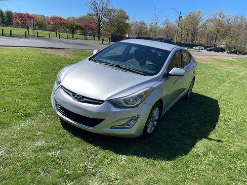 Used 2015 Hyundai Elantra SE w/ Option Group 02 FWD image 6
