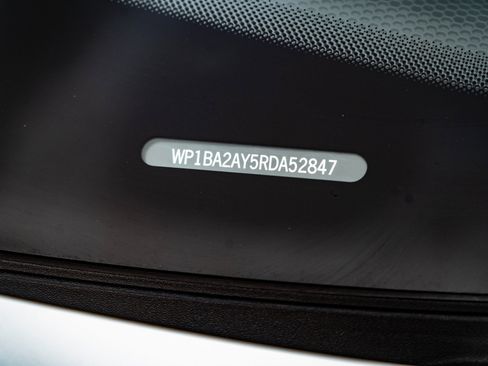 Certified 2024 Porsche Cayenne Coupe image 33