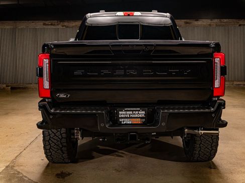 Used 2025 Ford F250 Platinum w/ FX4 Off-Road Package image 8