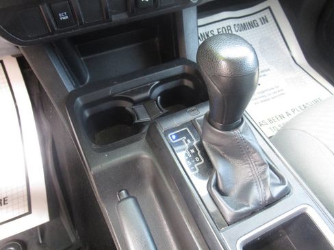 Used 2022 Toyota Tacoma SR AWD/4WD image 23