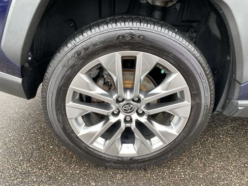 Certified 2021 Toyota RAV4 XLE Premium image 16