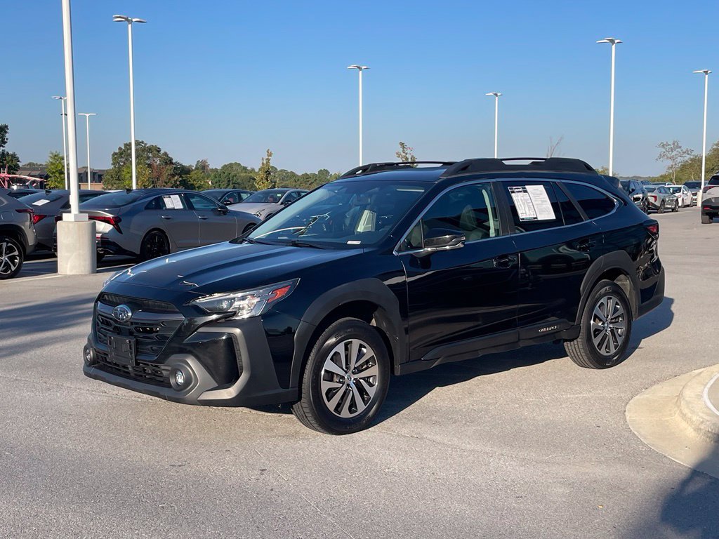 Used 2023 Subaru Outback Premium AWD/4WD image 4